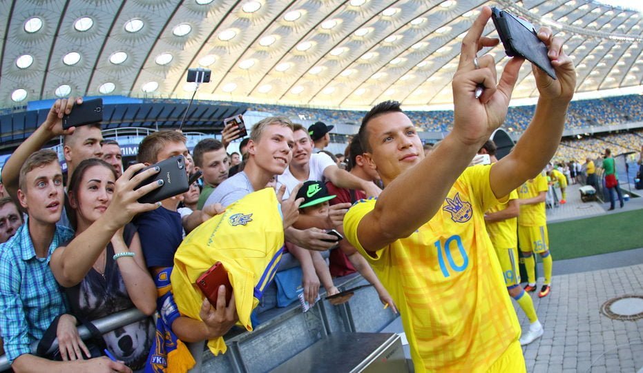 Євген Коноплянка знаходить мотивацію у конкуренції з молодими гравцями 12 Євген Коноплянка у збірній України